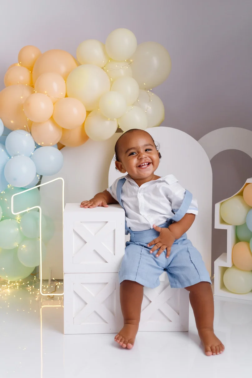 Ensaio infantil com arco de balões